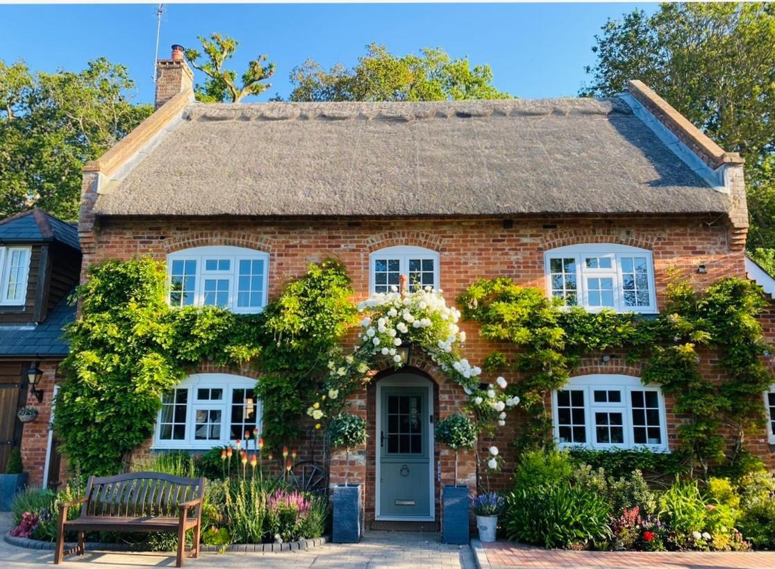 Little Woodside a beautiful New Forest self contained private luxury annexe New Milton Extérieur photo